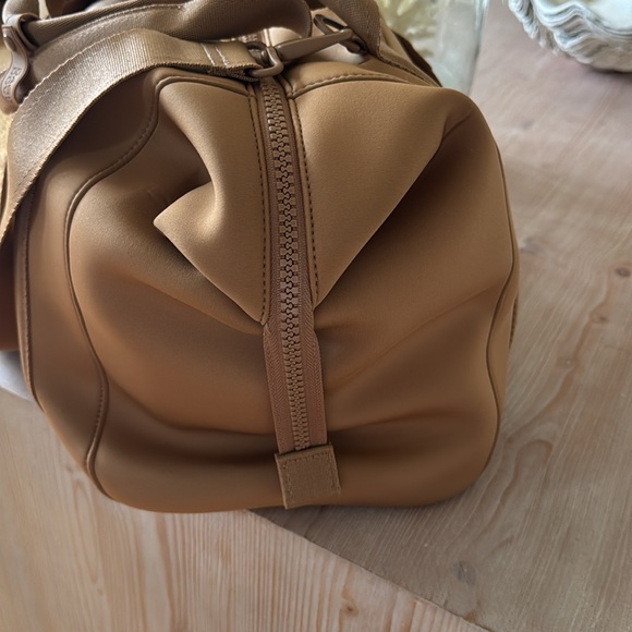 NWT Dagne Dover Landon Carryall Duffel Bag - Picture 13 of 16